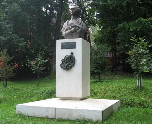 statuie eminescu